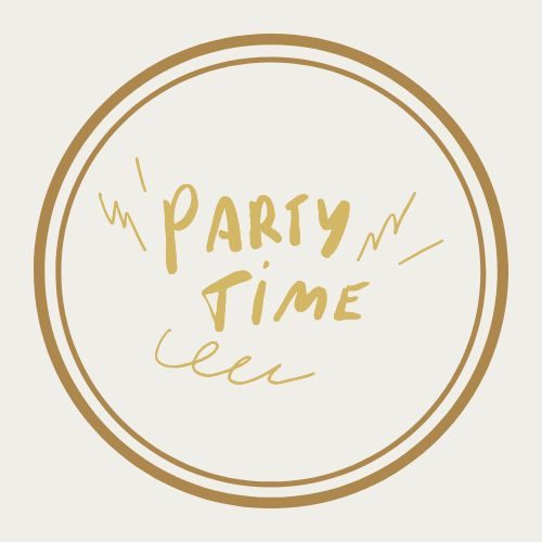 Runder, goldener Rahmen mit der Schrift "Party Time" in kreativer Schriftart.